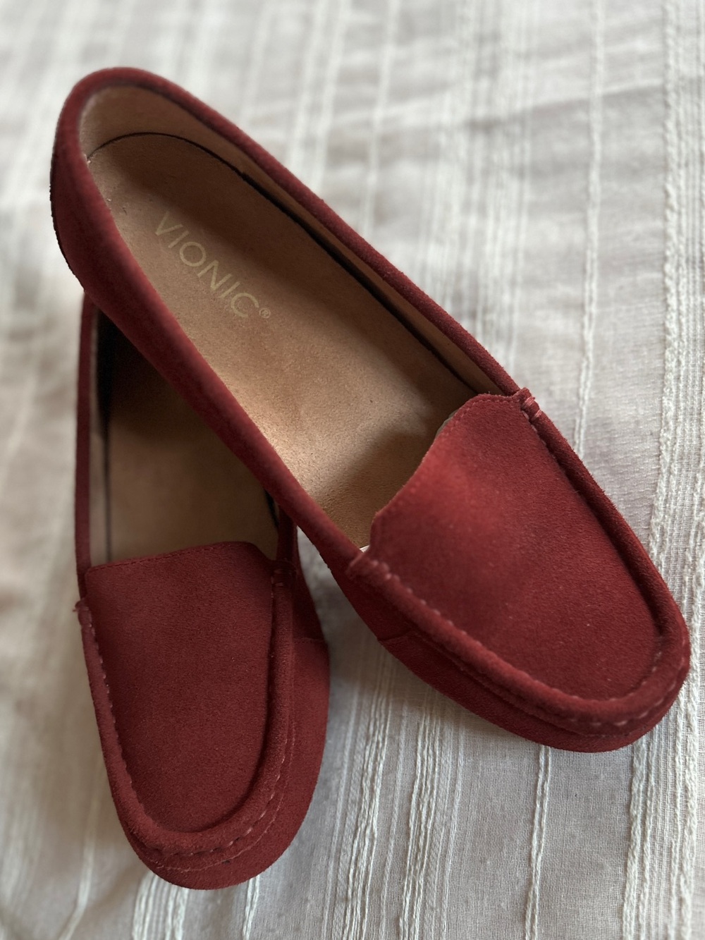 Vionic Debbie Suede Driving Loafers Burgundy Red Moccasin Flats | 8.5 NWOB
